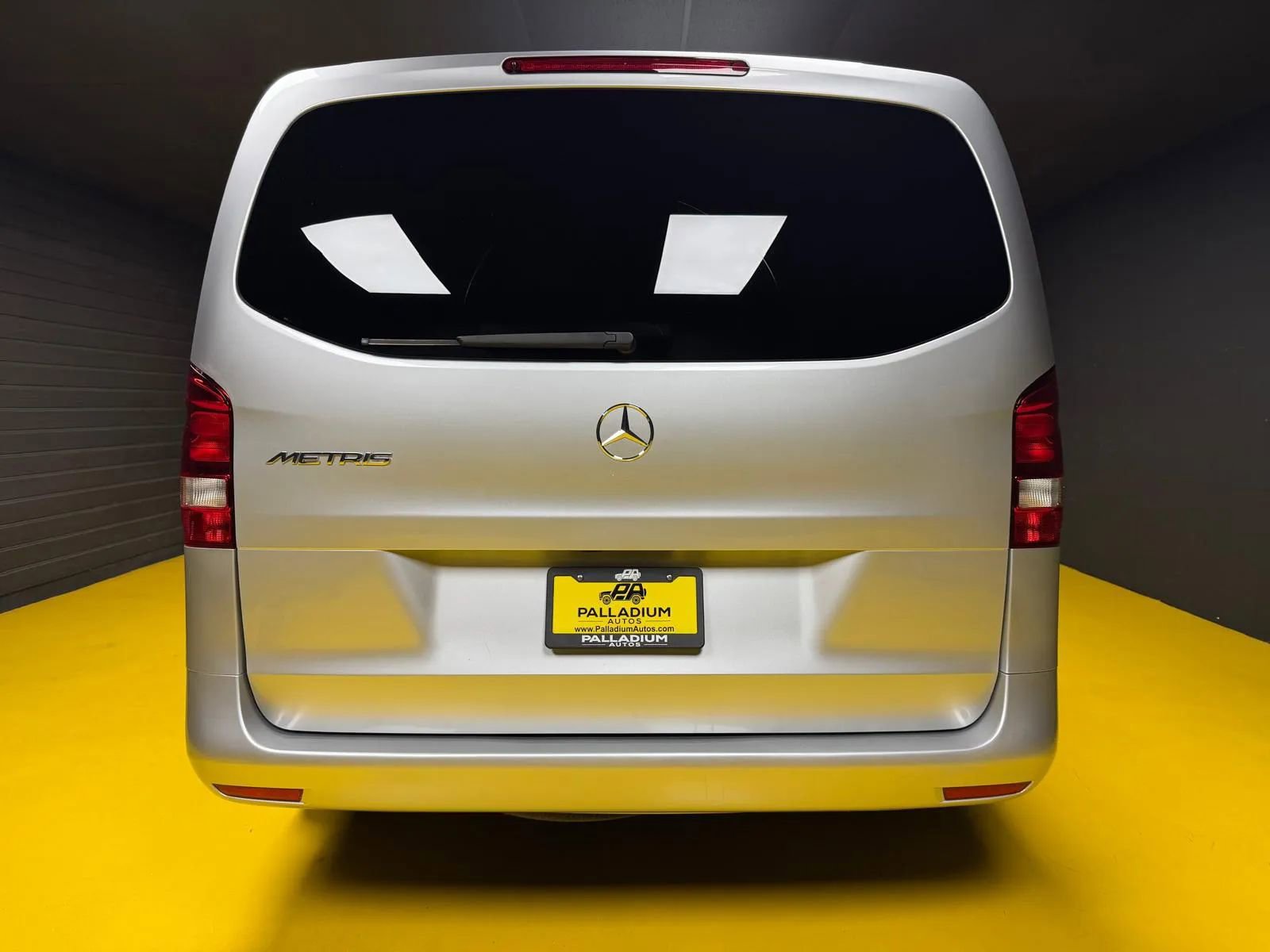 Used 2016 Mercedes-Benz Metris Passenger w/ Driver Efficiency Package image 5