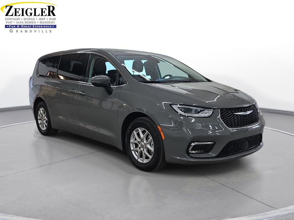 Certified 2023 Chrysler Pacifica Touring-L FWD image 3