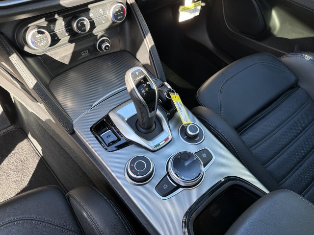 Used 2024 Alfa Romeo Stelvio Veloce AWD/4WD image 22