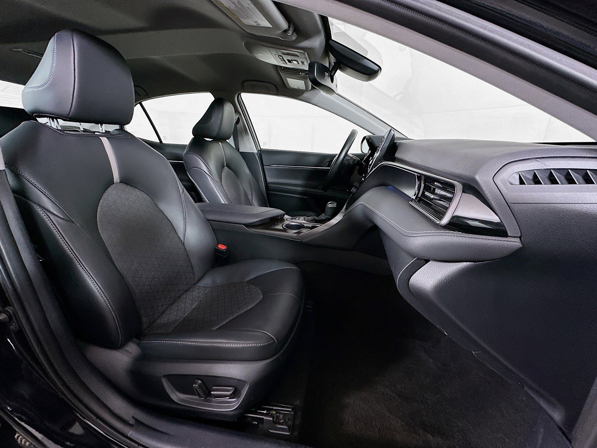 Used 2024 Toyota Camry XSE image 29