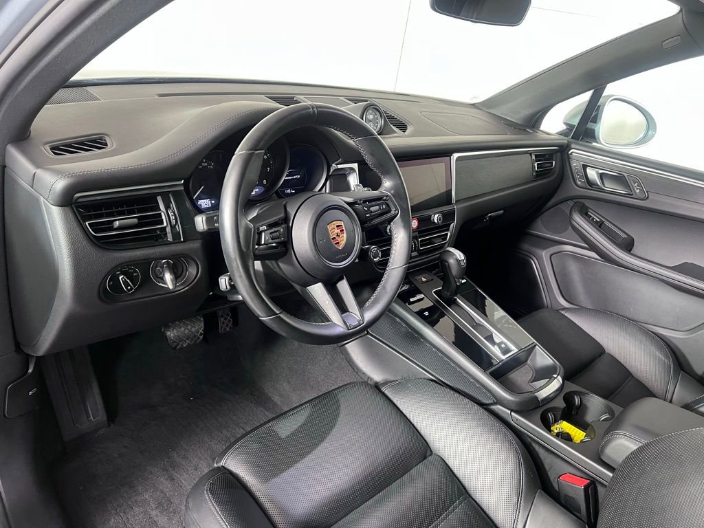 Certified 2023 Porsche Macan GTS w/ Premium Package Plus AWD/4WD image 4