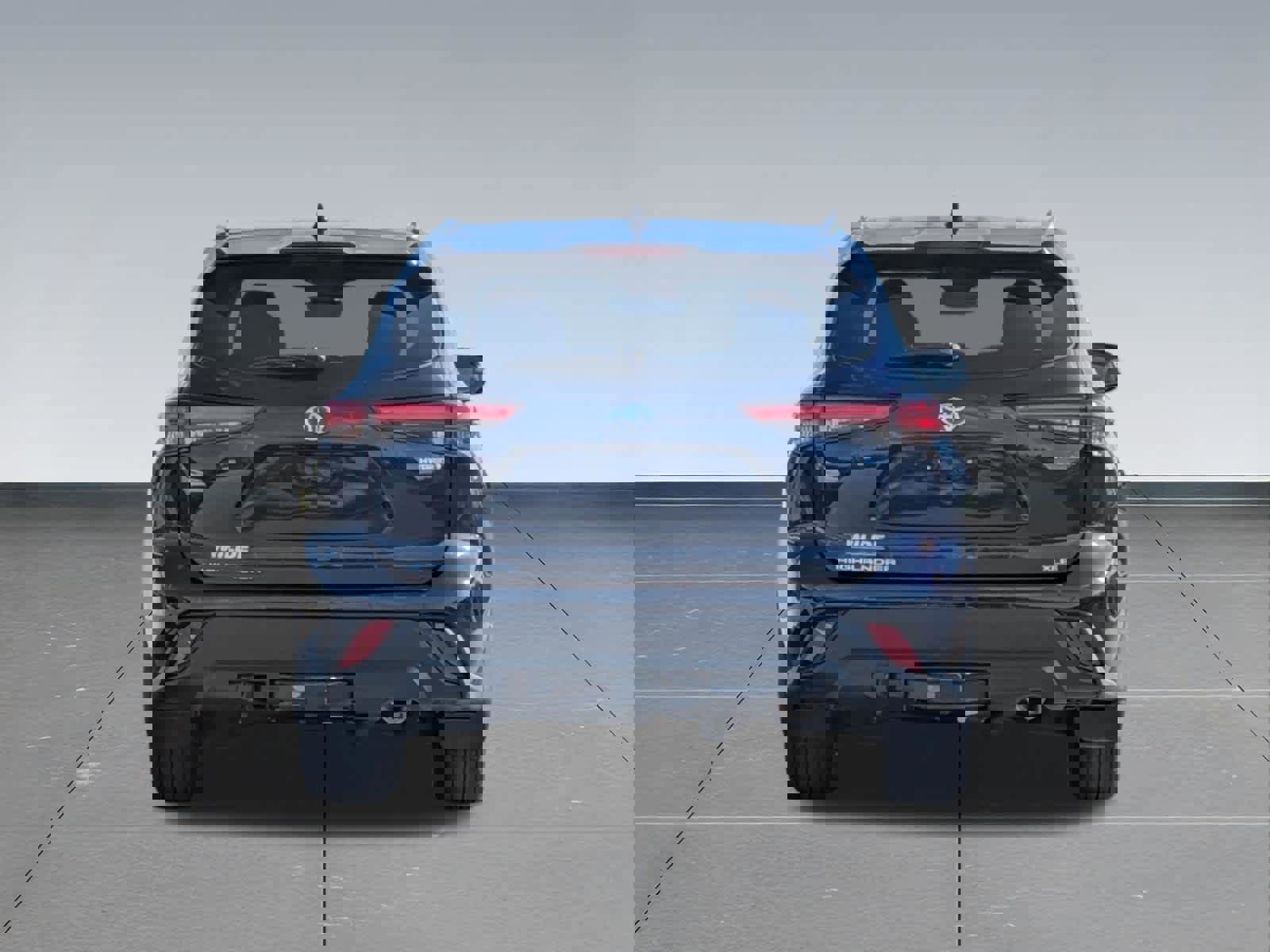 Used 2023 Toyota Highlander XLE AWD/4WD image 4