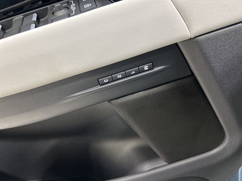 Used 2024 Land Rover Range Rover Evoque Dynamic SE AWD/4WD image 14