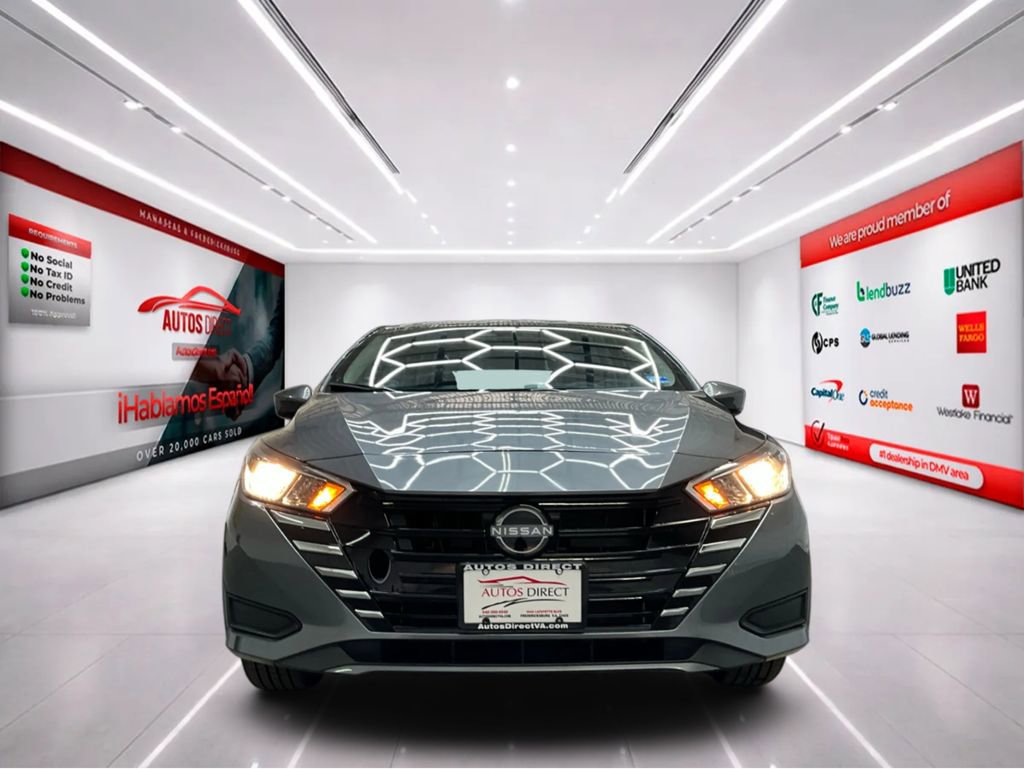 Used 2023 Nissan Versa SV image 2