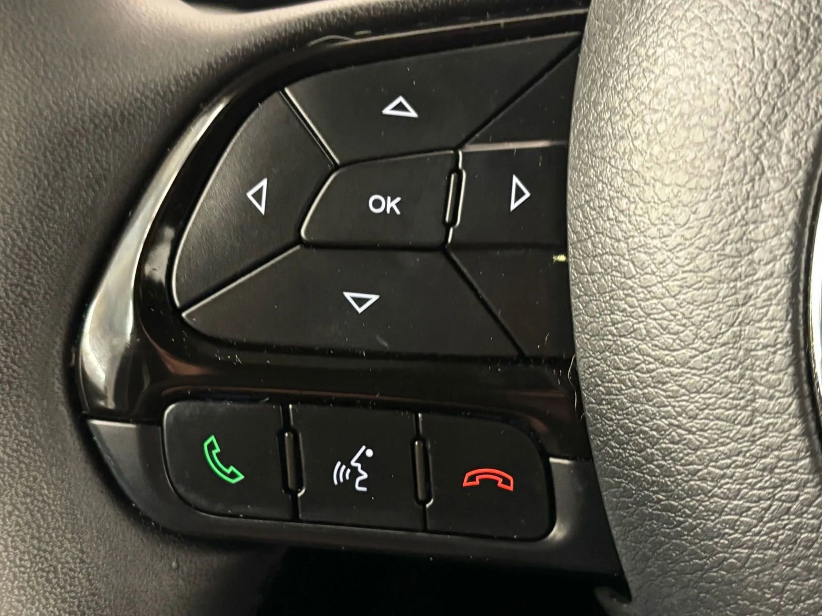 Used 2022 Jeep Renegade Altitude image 47