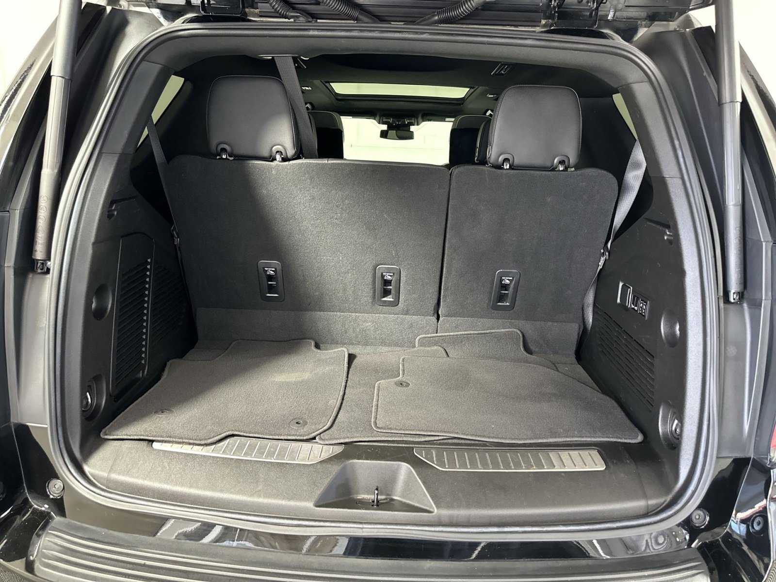 Used 2023 Chevrolet Tahoe Premier AWD/4WD image 27