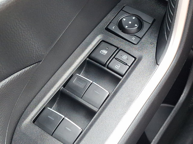 Used 2025 Toyota RAV4 XLE AWD/4WD image 23
