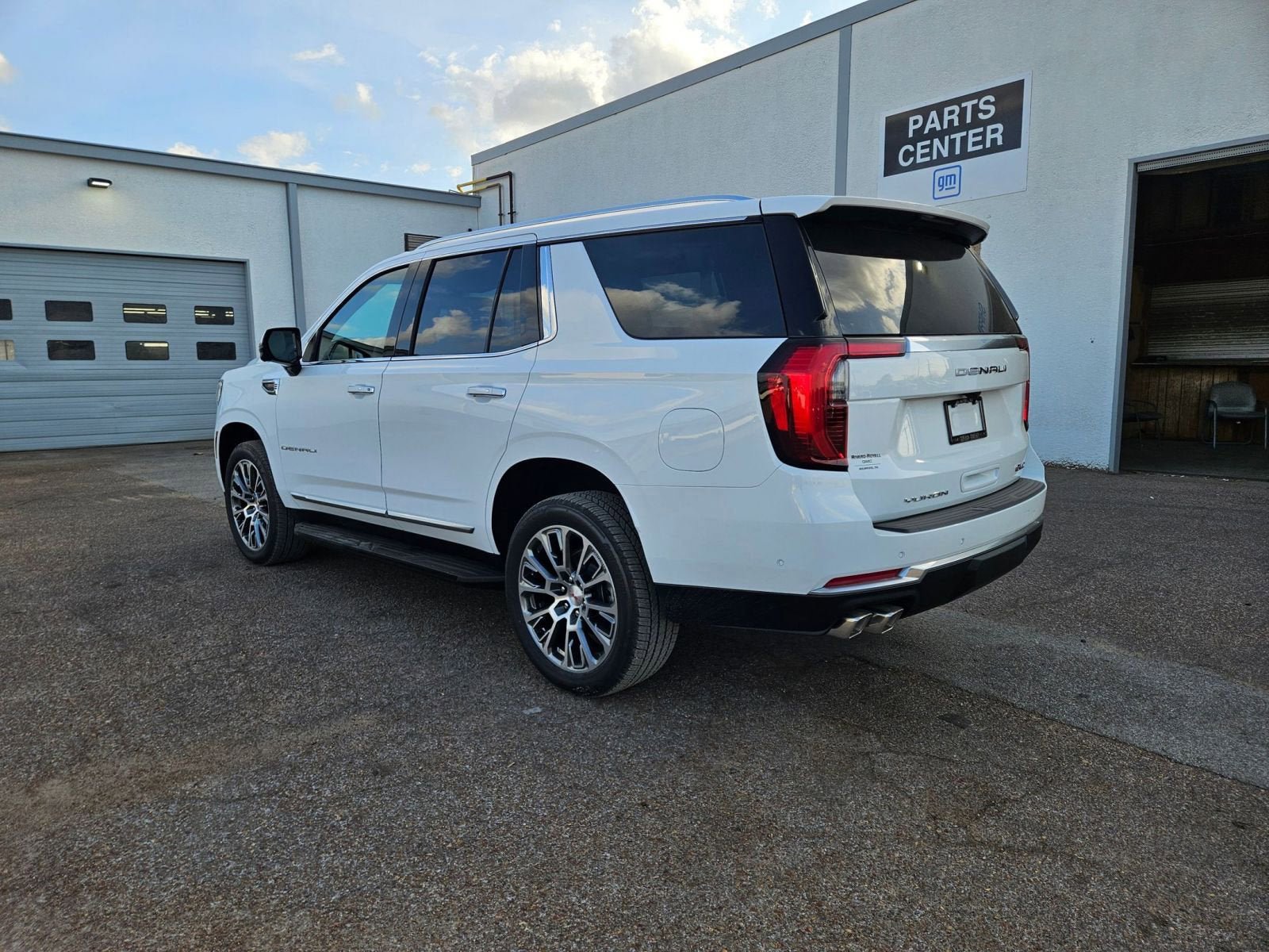 New 2026 GMC Yukon Denali AWD/4WD image 3