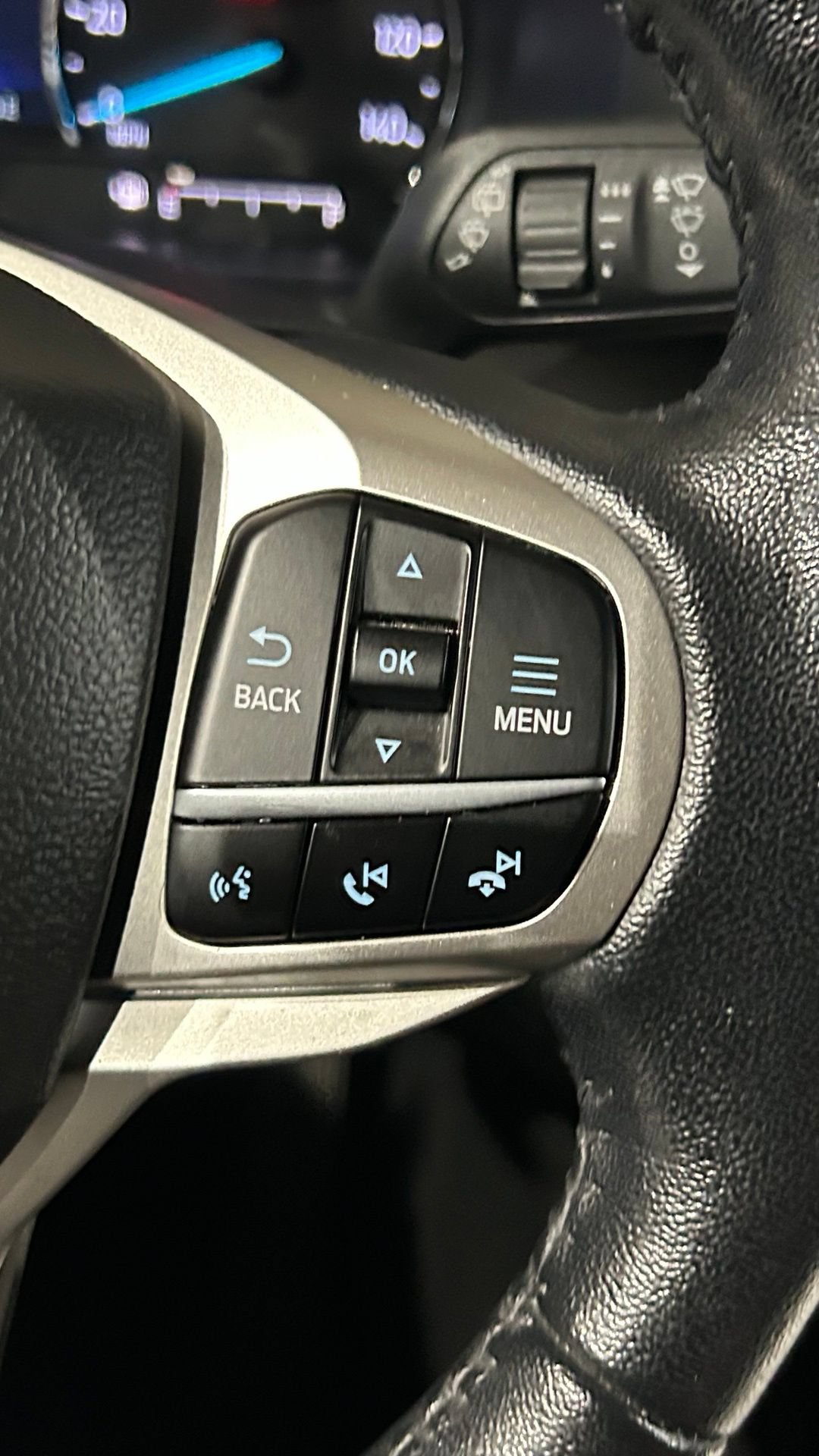 Used 2022 Ford Explorer XLT w/ Equipment Group 202A AWD/4WD image 96