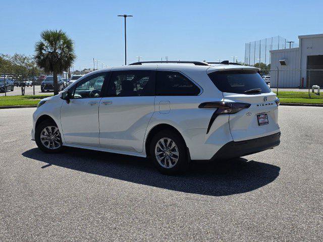 Certified 2024 Toyota Sienna XLE FWD image 4