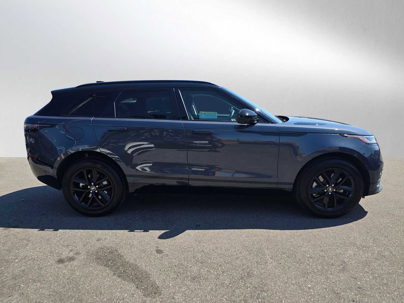 Certified 2025 Land Rover Range Rover Velar Dynamic SE AWD/4WD image 4