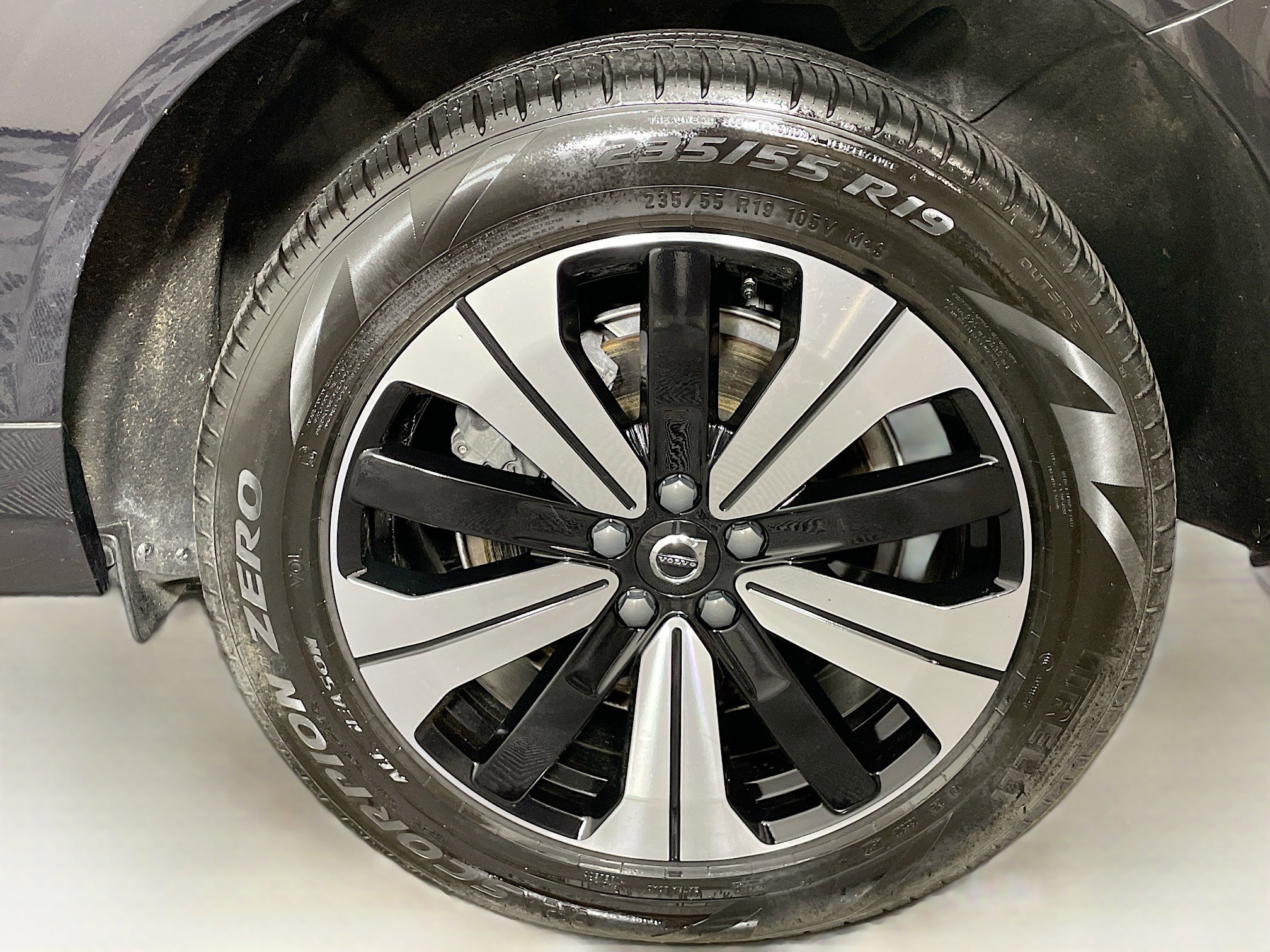 Used 2023 Volvo XC60 T8 Plus image 11