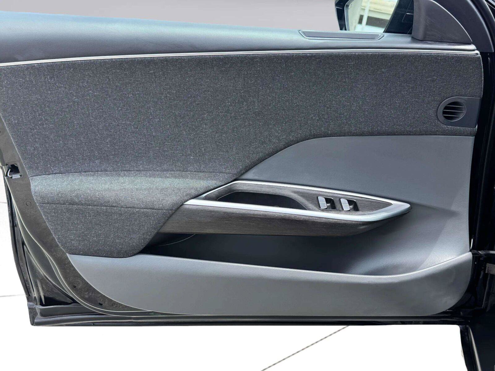 Used 2025 Lucid Air Pure RWD image 20