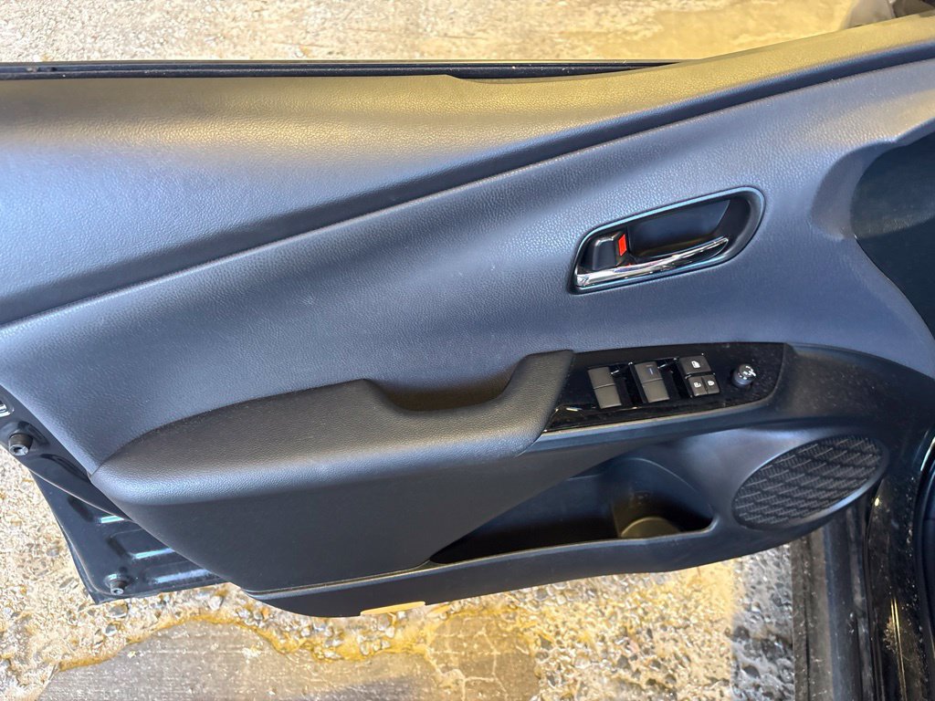 Used 2022 Toyota Prius Prime Limited FWD image 9