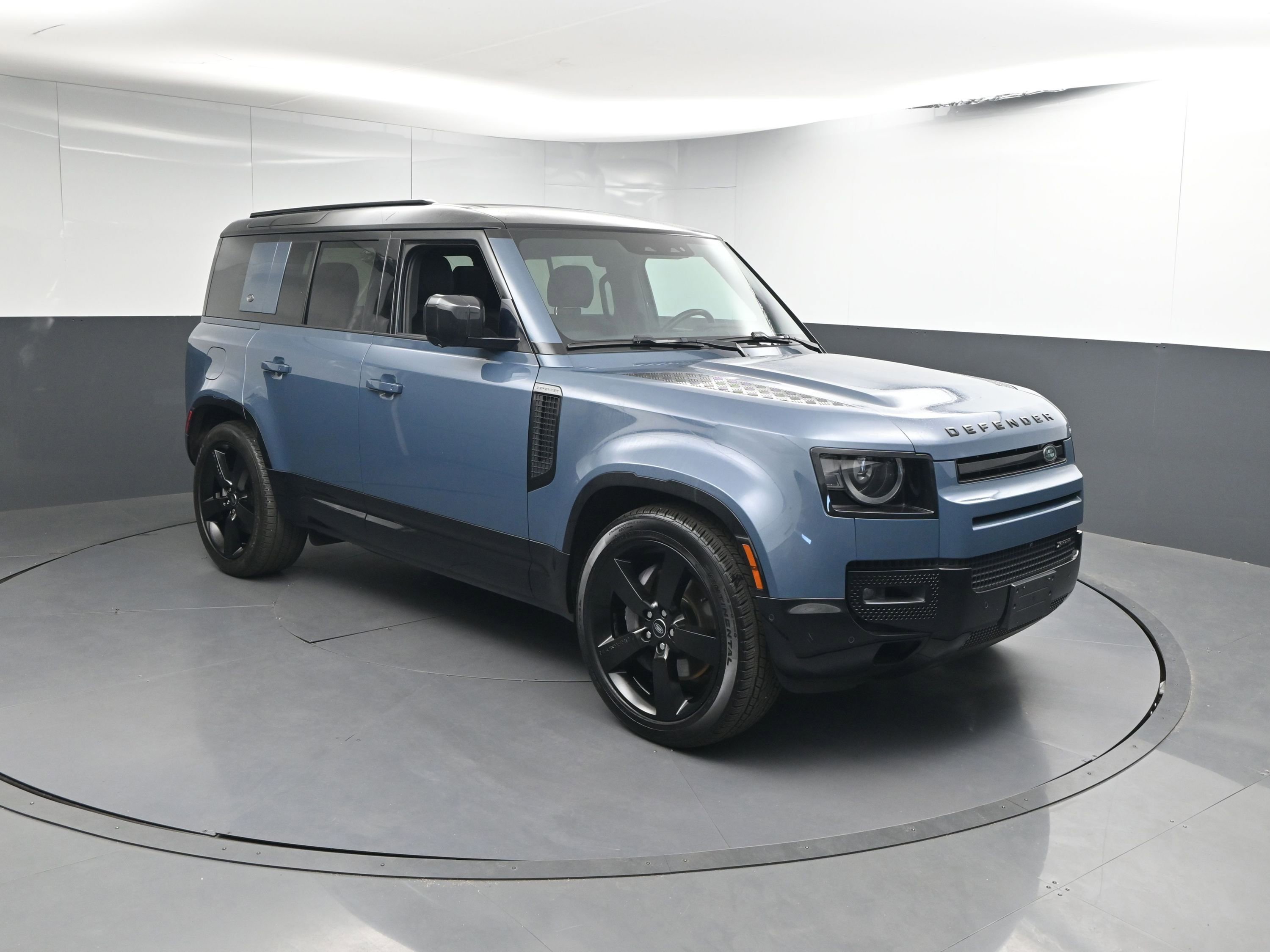 Certified 2023 Land Rover Defender 110 X-Dynamic SE image 27