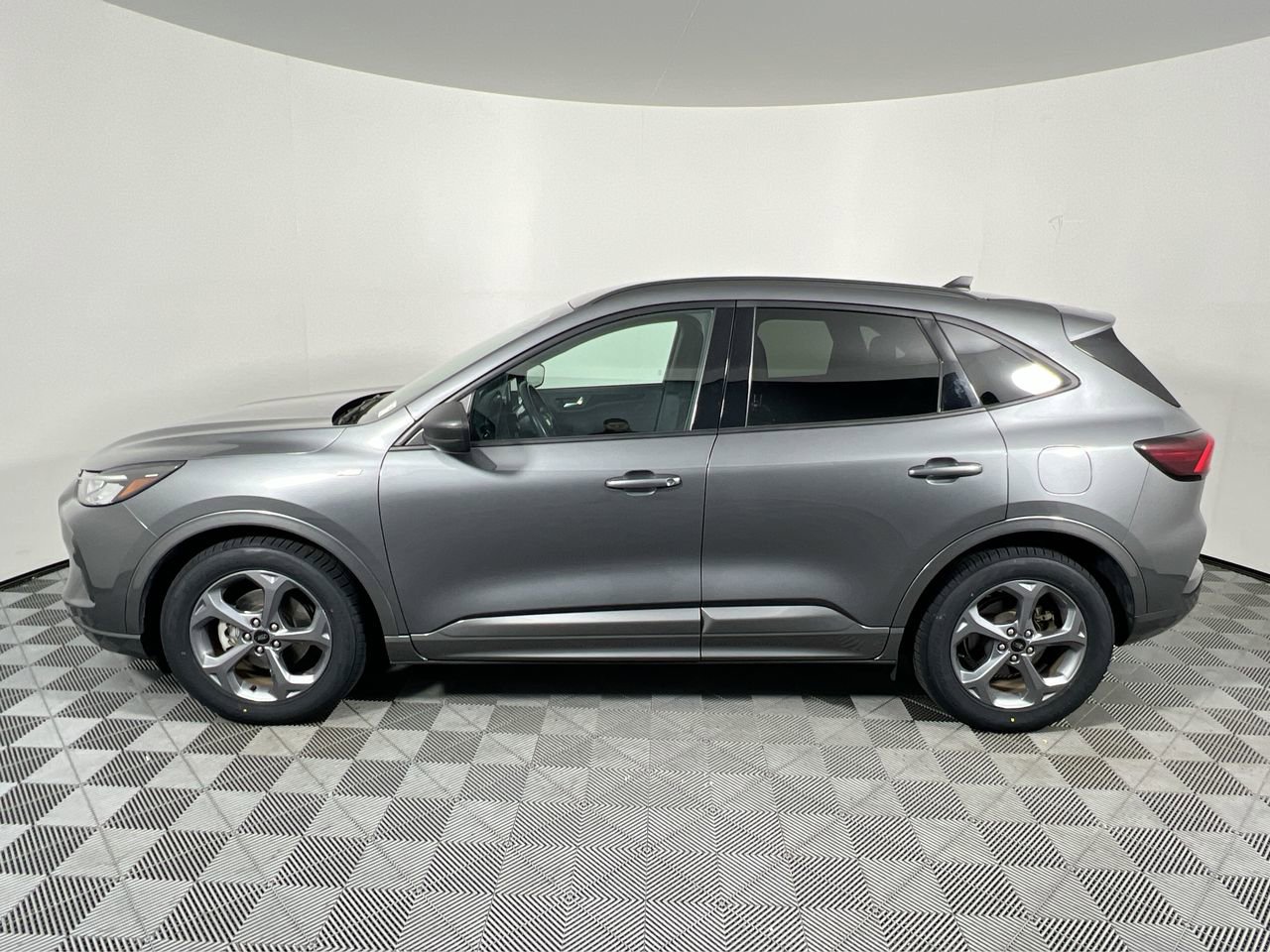 Used 2023 Ford Escape ST-Line FWD image 6