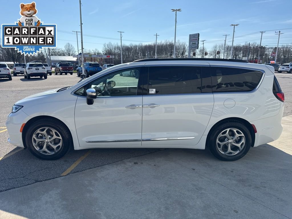 Used 2023 Chrysler Pacifica Limited image 4