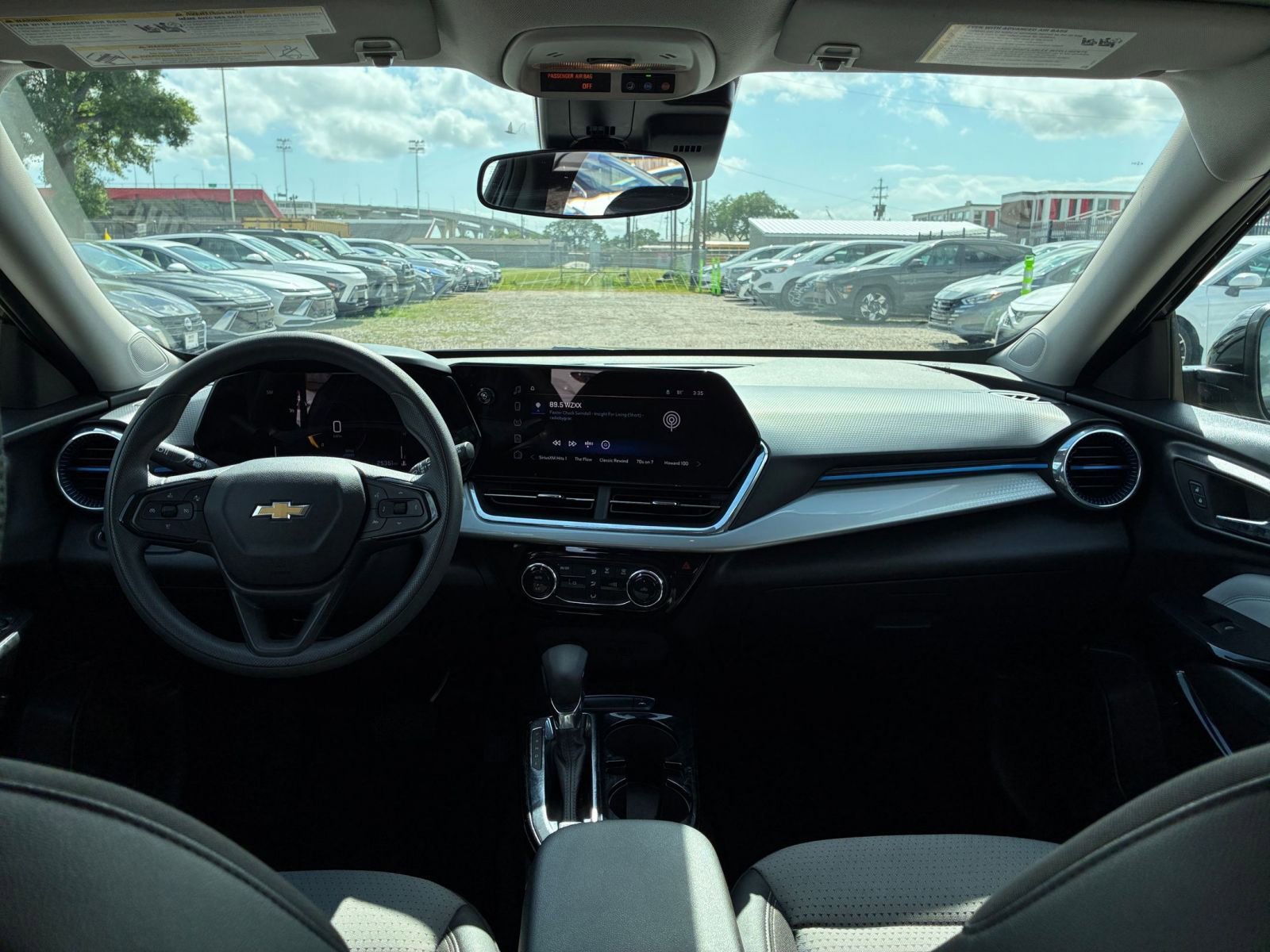Used 2025 Chevrolet Trax LT FWD image 26