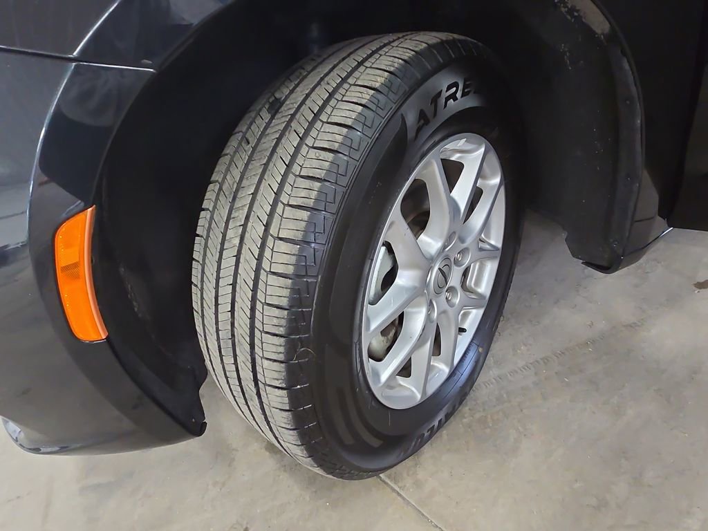 Certified 2023 Chrysler Pacifica Touring-L FWD image 34