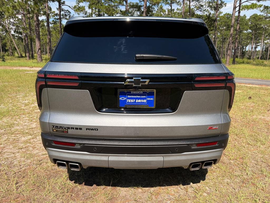 Used 2024 Chevrolet Traverse Z71 w/ LPO, Floor Liner Package AWD/4WD image 4