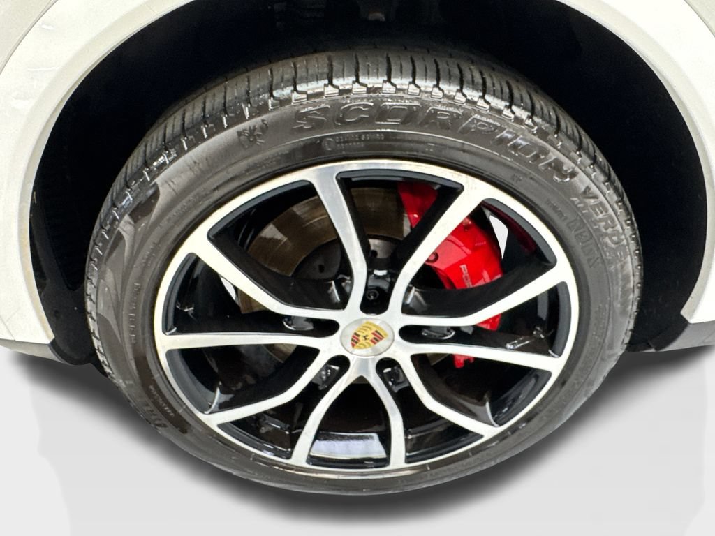 Used 2022 Porsche Cayenne w/ Premium Package AWD/4WD image 78