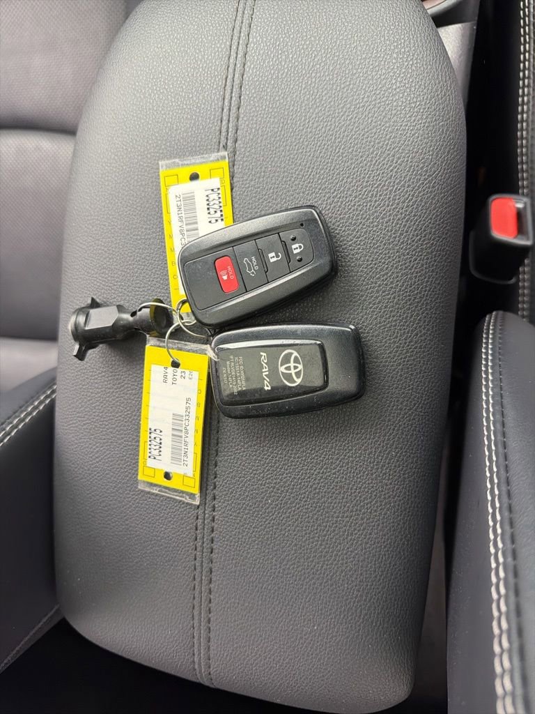 Used 2023 Toyota RAV4 Limited AWD/4WD image 33
