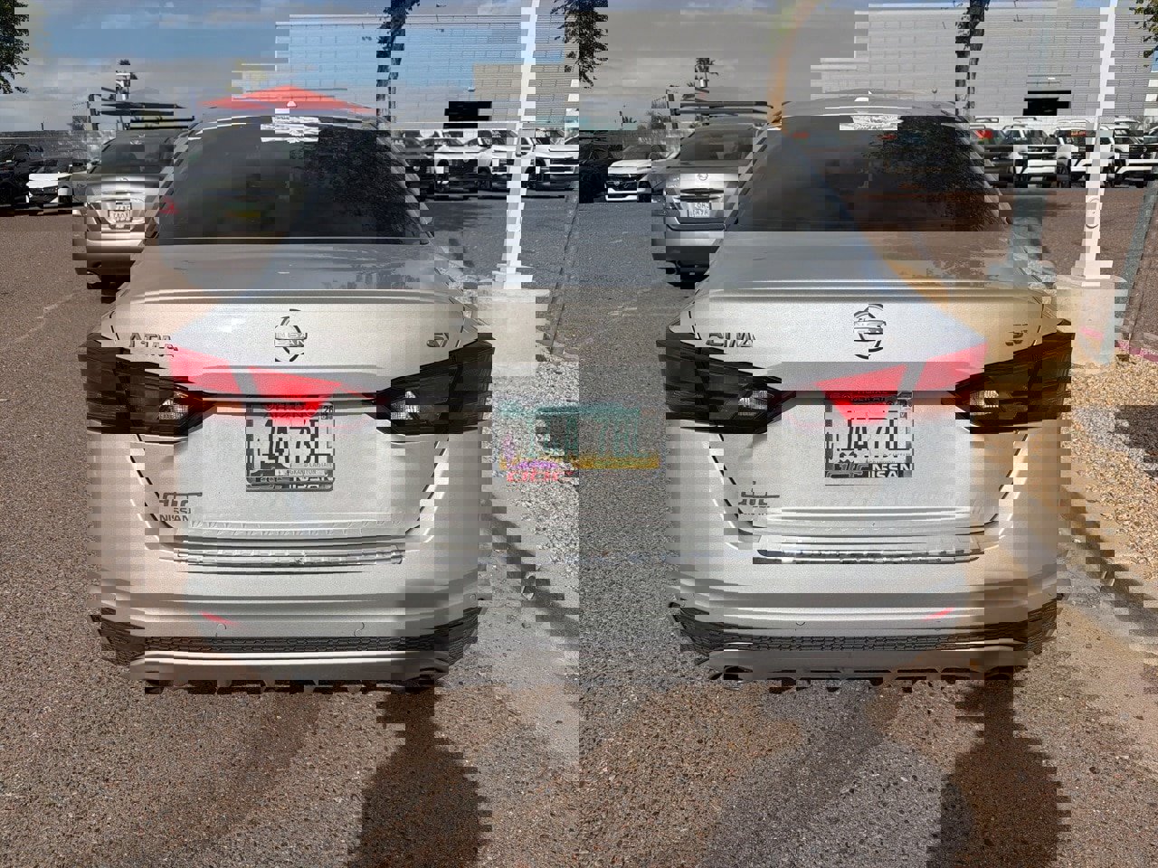 Used 2023 Nissan Altima 2.5 SV w/ SV Premium Package image 11