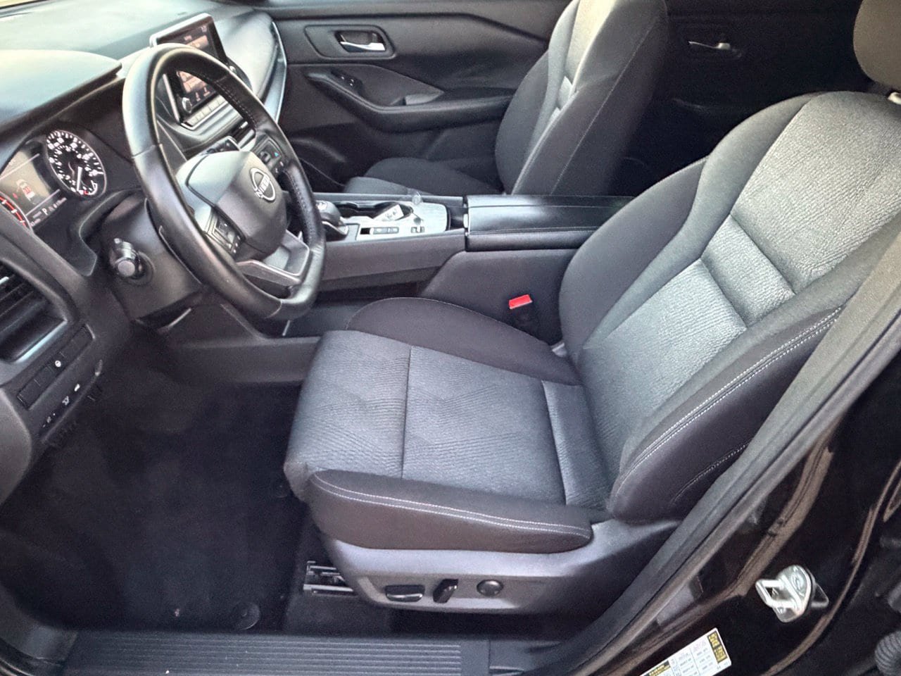 Certified 2025 Nissan Rogue SV FWD image 27