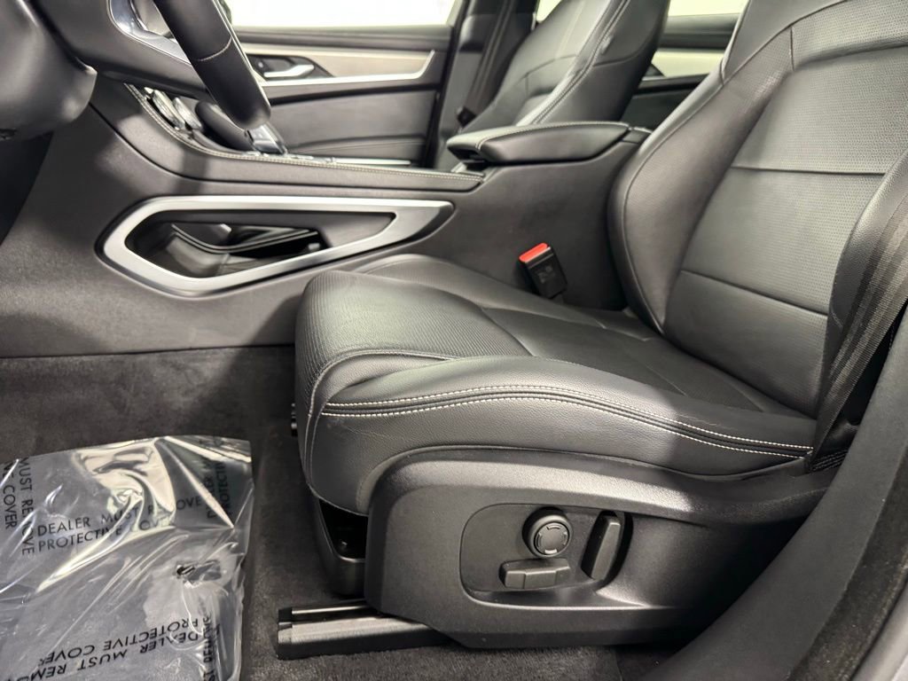 Used 2025 Jaguar F-PACE R-Dynamic S image 13