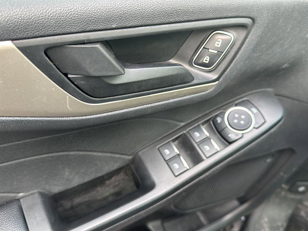 Used 2022 Ford Escape SE w/ SE Sport Appearance Package image 15