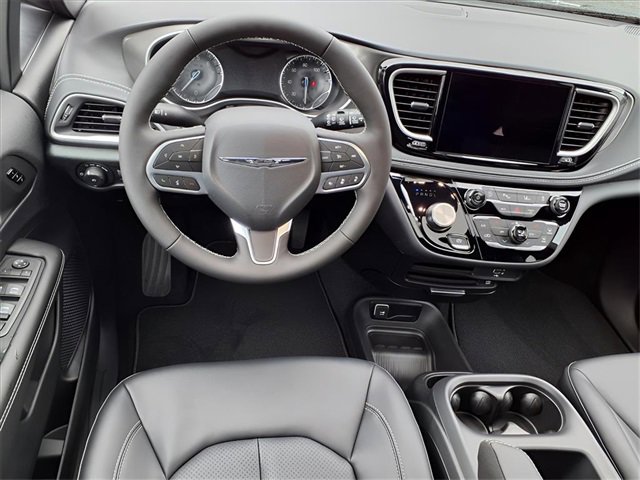 New 2026 Chrysler Pacifica Select image 11