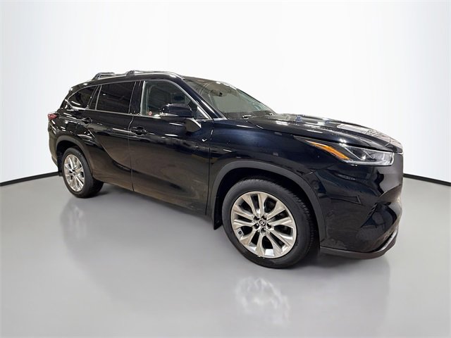 Used 2020 Toyota Highlander Limited image 3