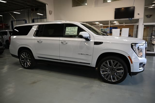New 2026 GMC Yukon XL Denali Ultimate w/ LPO, Floor Liner Package AWD/4WD image 4