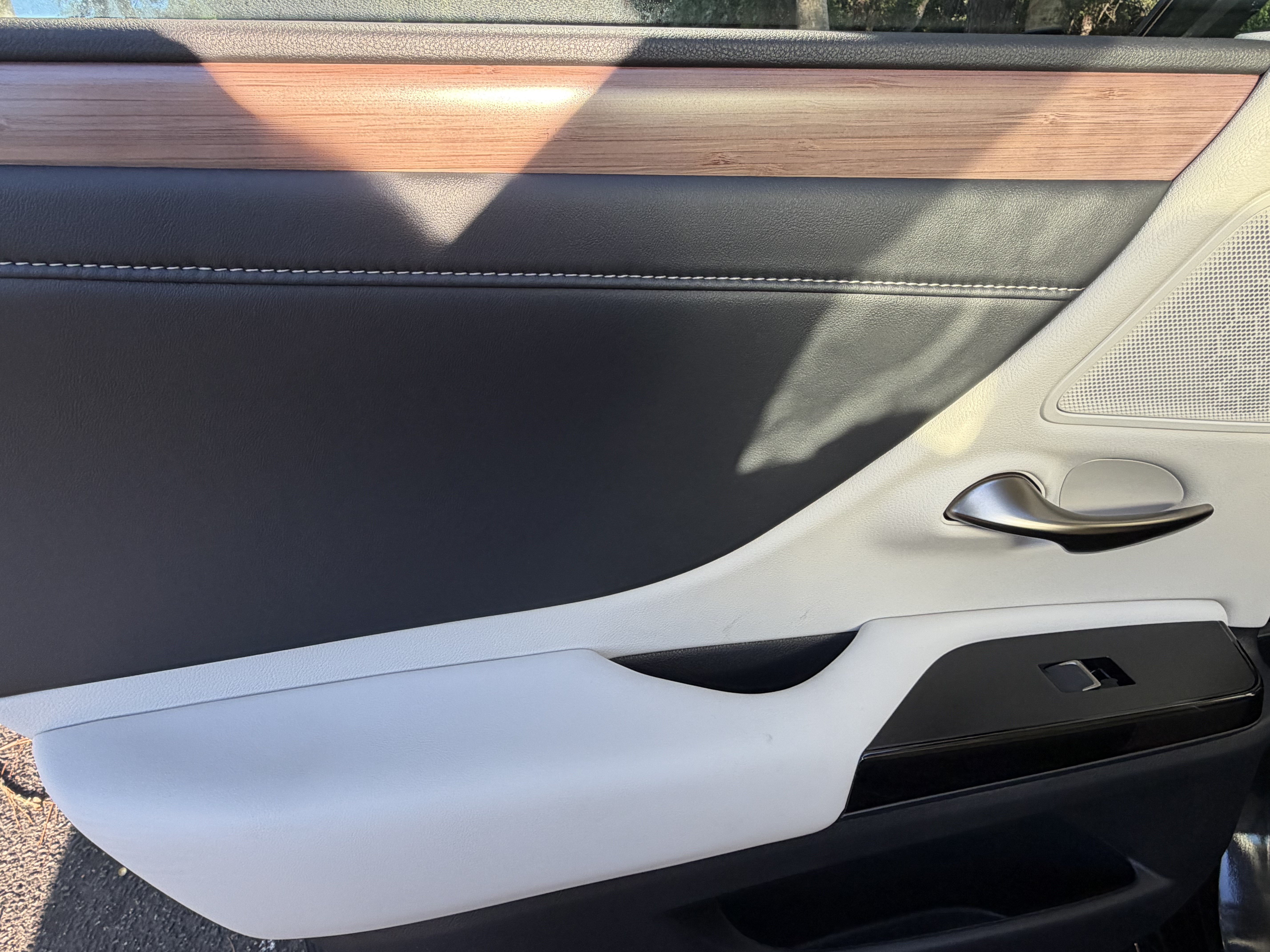 Used 2025 Lexus ES 350 w/ Premium Package FWD image 27