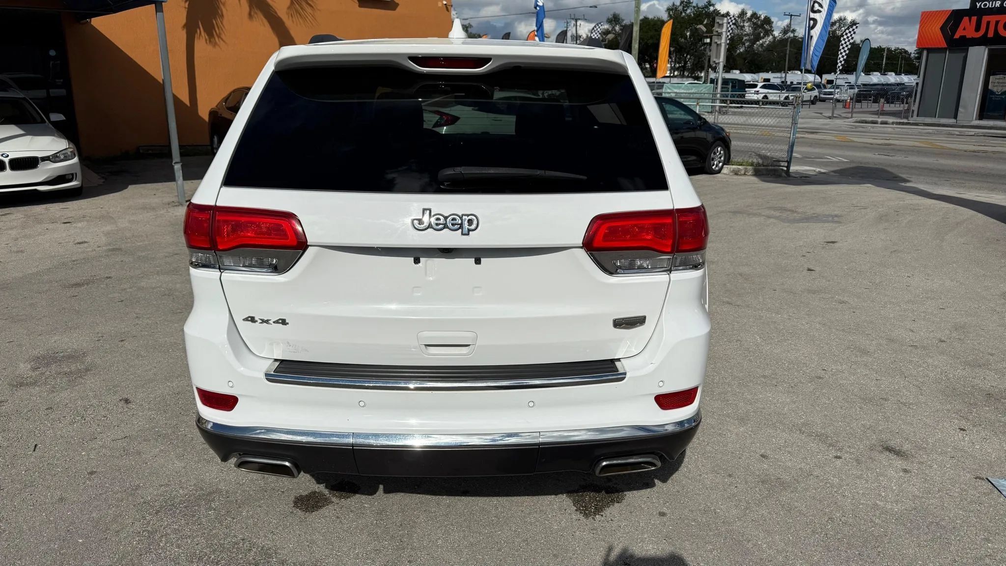 Used 2019 Jeep Grand Cherokee Summit AWD/4WD image 5