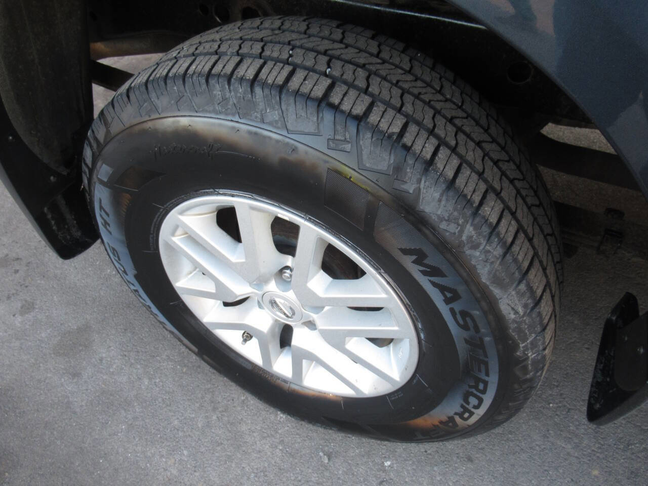 Used 2019 Nissan Frontier SV image 8