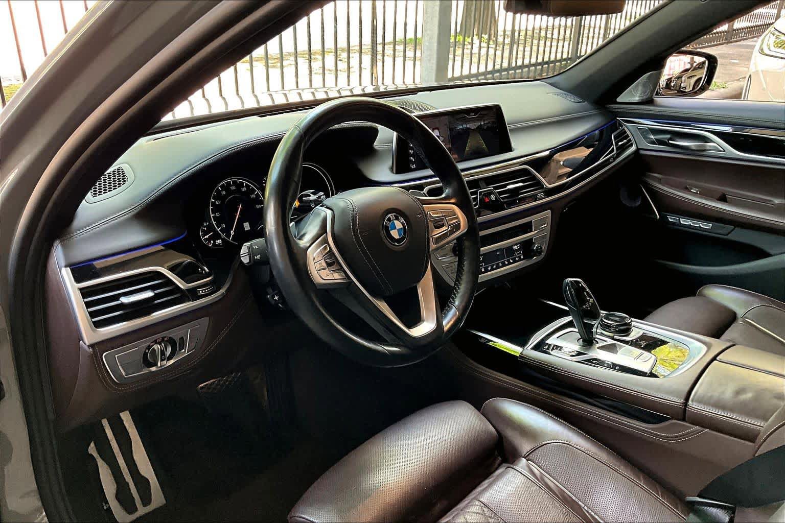 Used 2018 BMW 750i RWD image 17