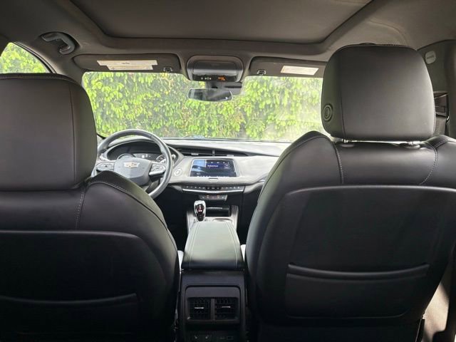 Certified 2023 Cadillac XT4 Luxury w/ Cold Weather Package AWD/4WD image 7