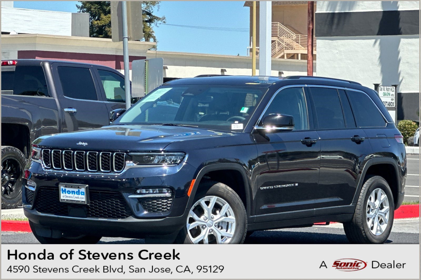 Used 2023 Jeep Grand Cherokee Limited w/ Trailer Tow Prep Group (B) AWD/4WD image 1
