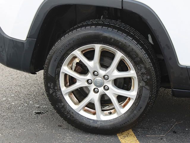 Used 2016 Jeep Cherokee Latitude w/ Cold Weather Group image 8