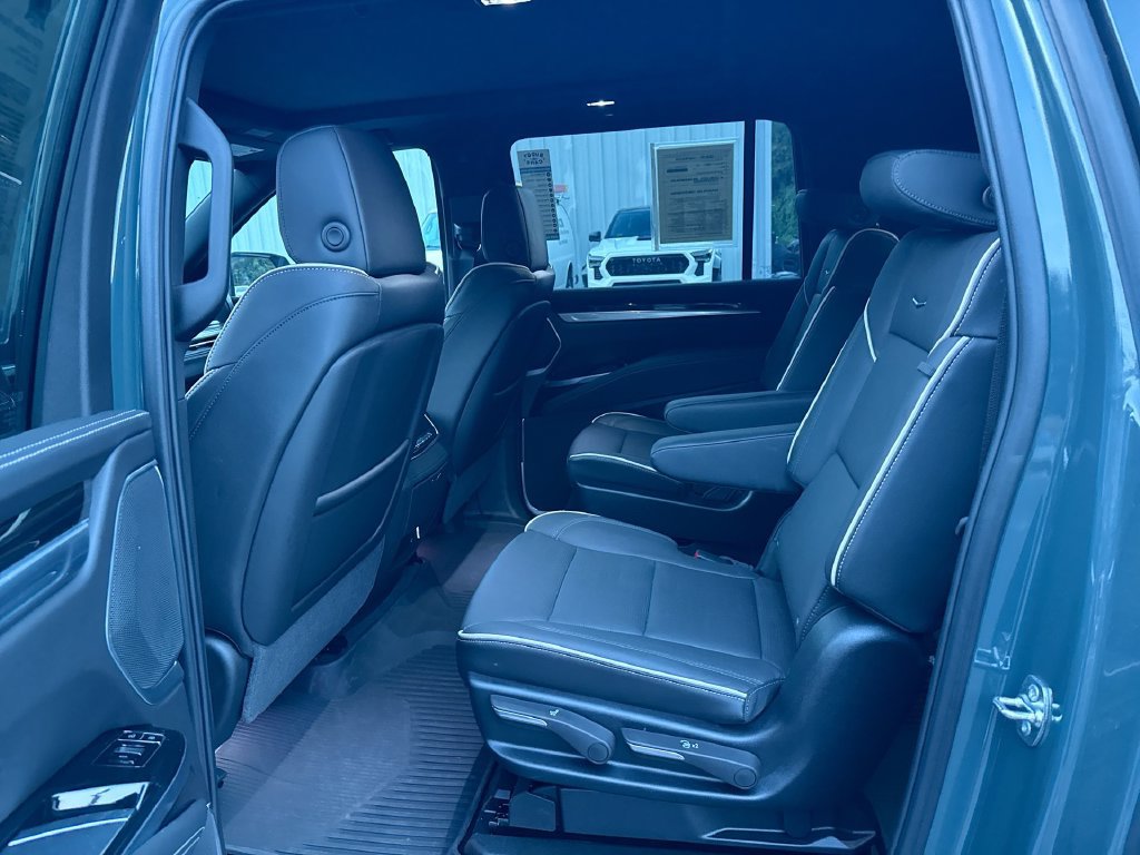 Used 2026 Cadillac Escalade ESV Luxury w/ Touring Package AWD/4WD image 29