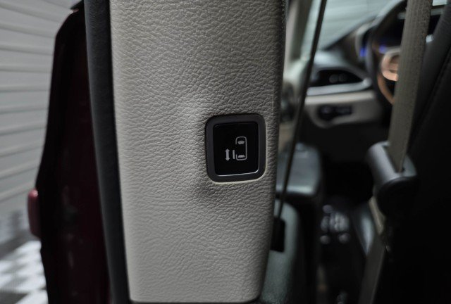 Used 2017 Chrysler Pacifica Touring-L FWD image 20