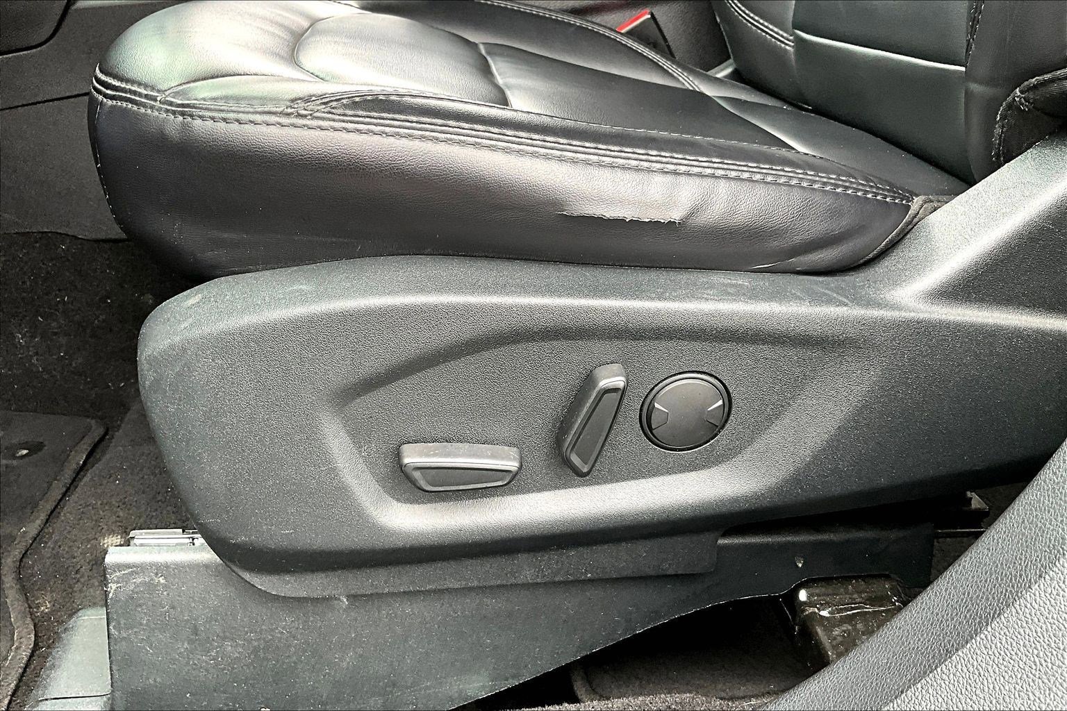 Used 2019 Ford Explorer XLT w/ Equipment Group 202A FWD image 36