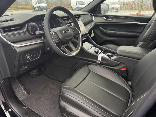 New 2025 Jeep Grand Cherokee L Limited w/ Luxury Tech Group II image 25