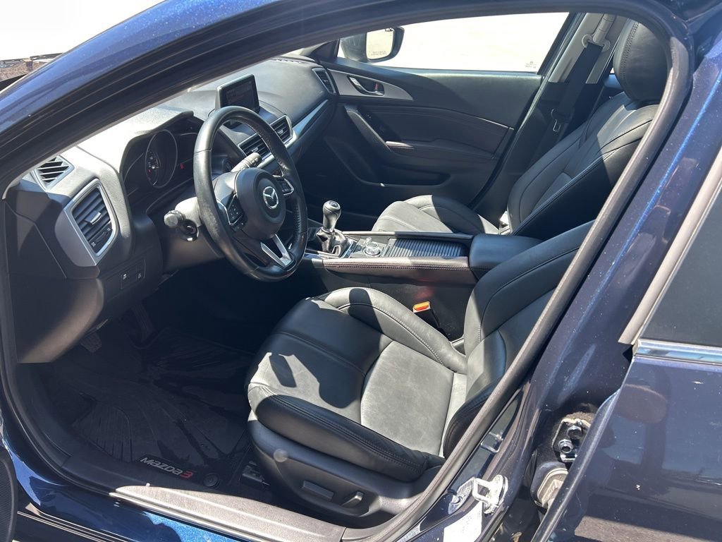 Used 2018 MAZDA MAZDA3 Touring FWD image 12