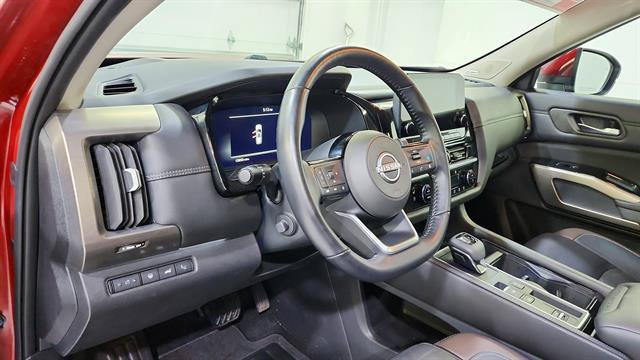 Certified 2025 Nissan Pathfinder Platinum w/ Cargo Package FWD image 10