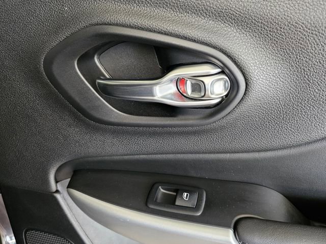 Used 2018 Jeep Cherokee Overland w/ Technology Group image 33