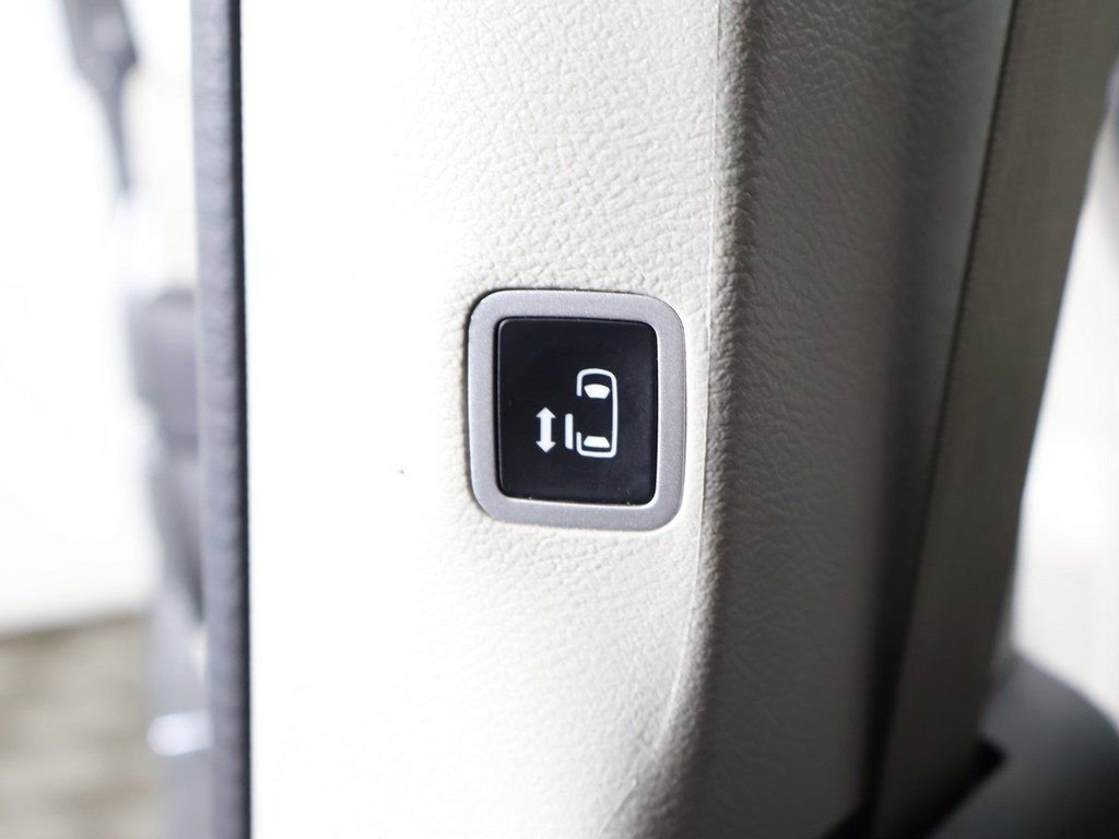 Used 2023 Chrysler Pacifica Limited image 63