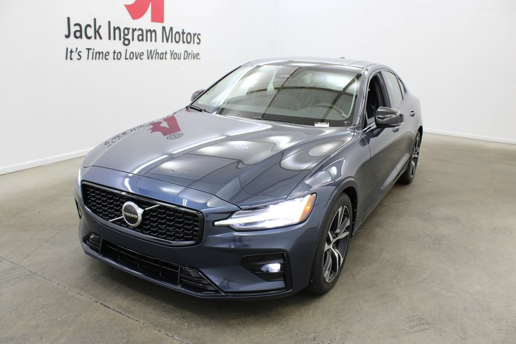 Certified 2024 Volvo S60 B5 Core FWD image 2