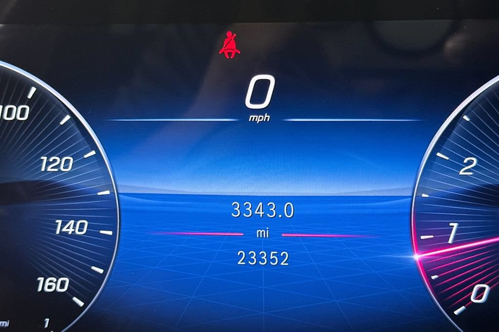 Used 2024 Mercedes-Benz GLC 300 4MATIC image 32